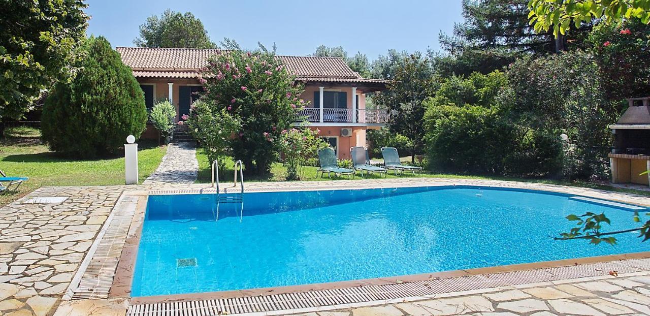 Villa Leda Karousádes 외부 사진