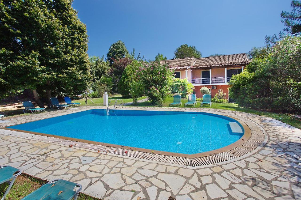 Villa Leda Karousádes 외부 사진