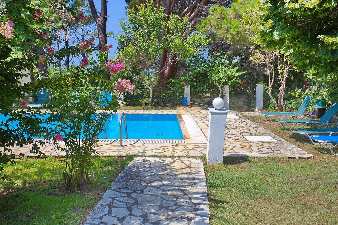 Villa Leda Karousádes 외부 사진