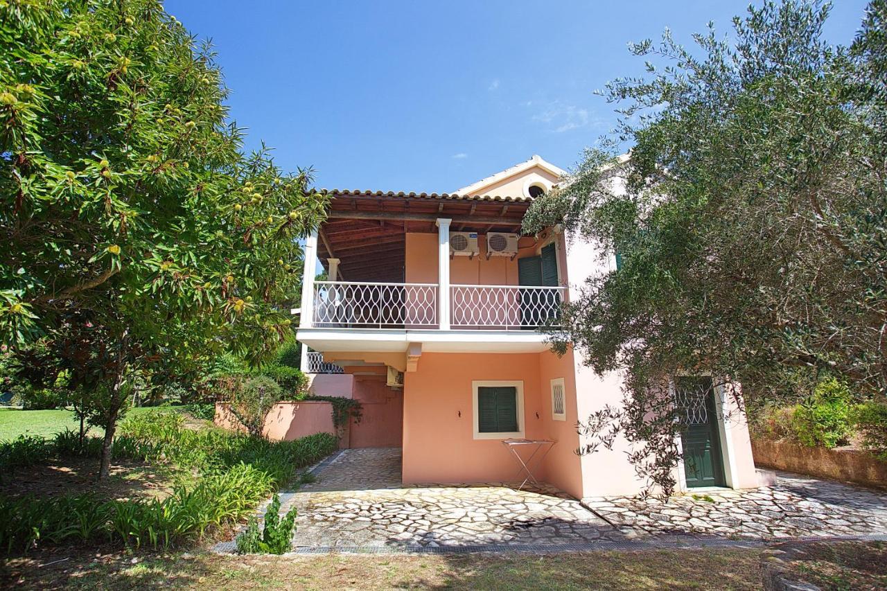 Villa Leda Karousádes 외부 사진