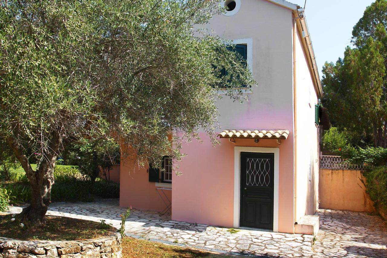Villa Leda Karousádes 외부 사진