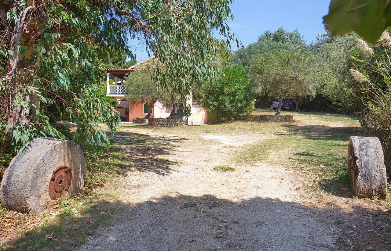 Villa Leda Karousádes 외부 사진
