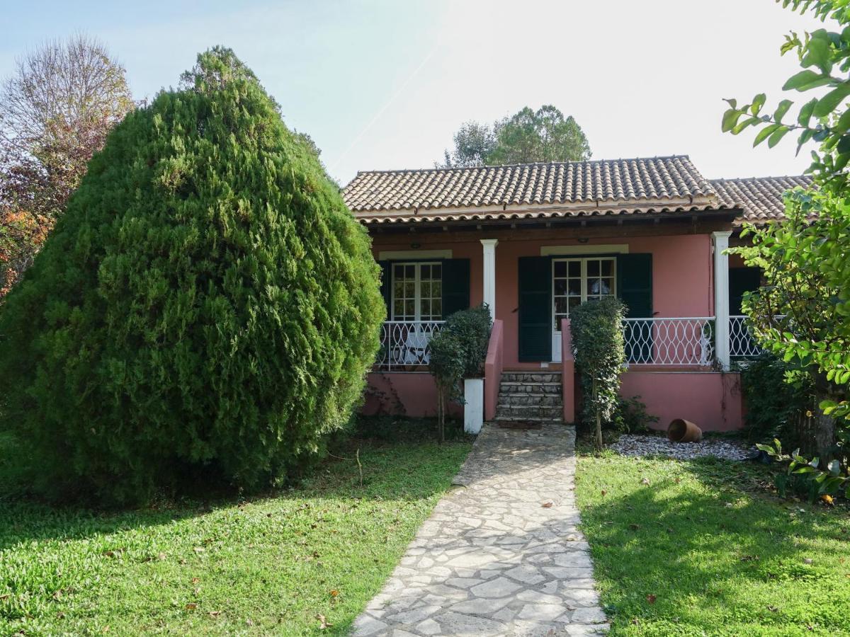 Villa Leda Karousádes 외부 사진