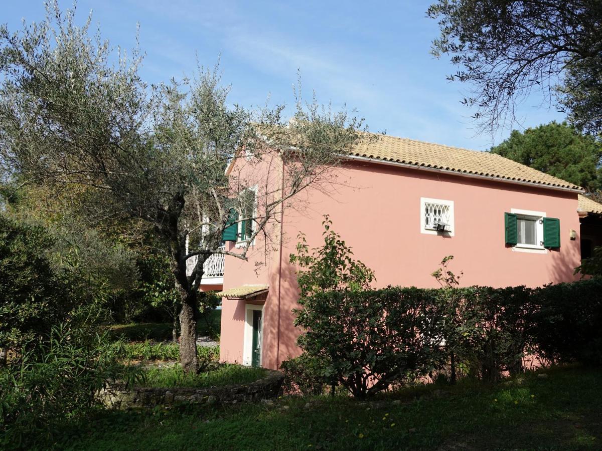 Villa Leda Karousádes 외부 사진