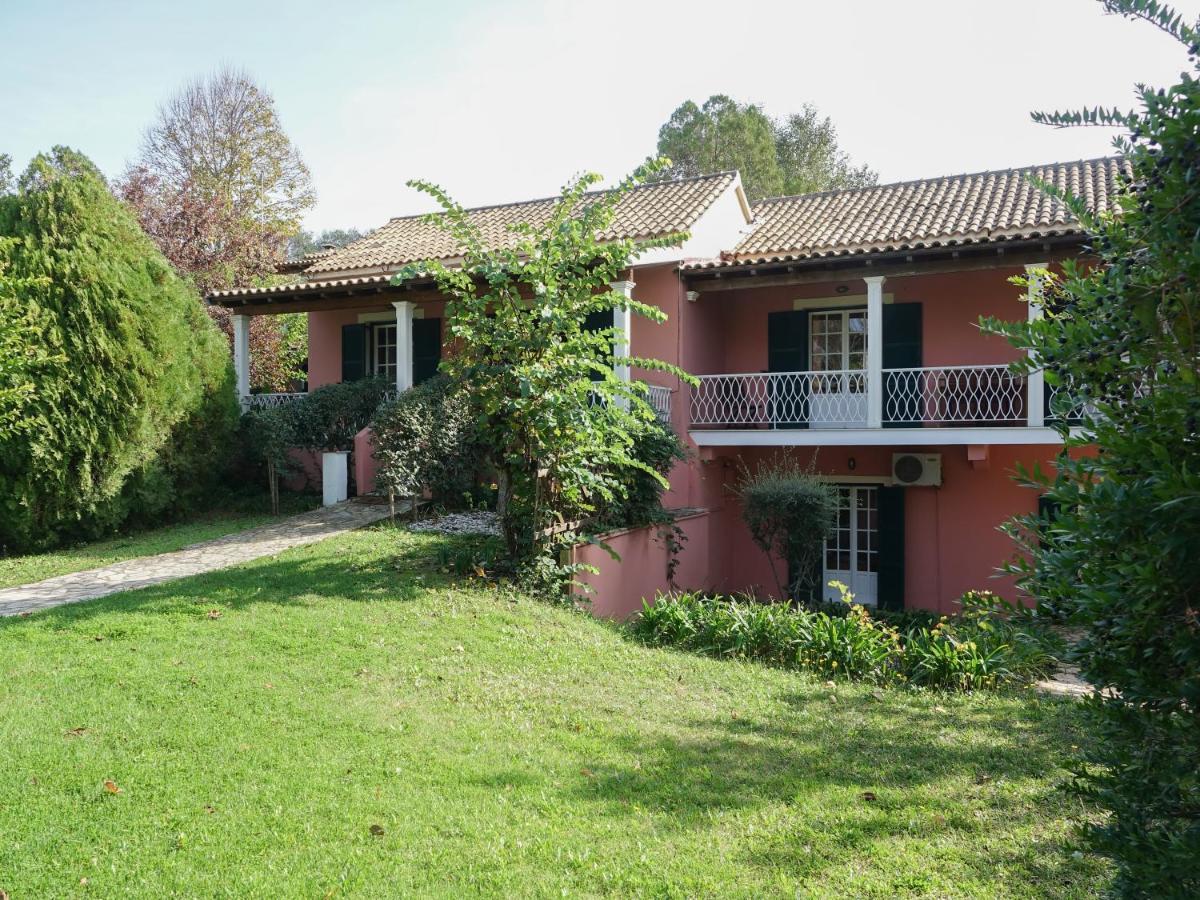 Villa Leda Karousádes 외부 사진