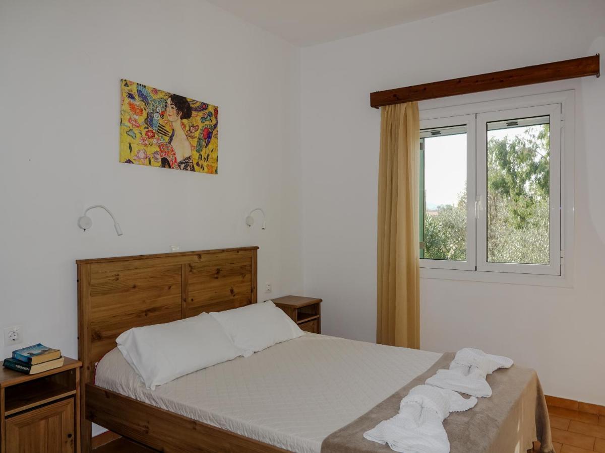 Villa Leda Karousádes 외부 사진