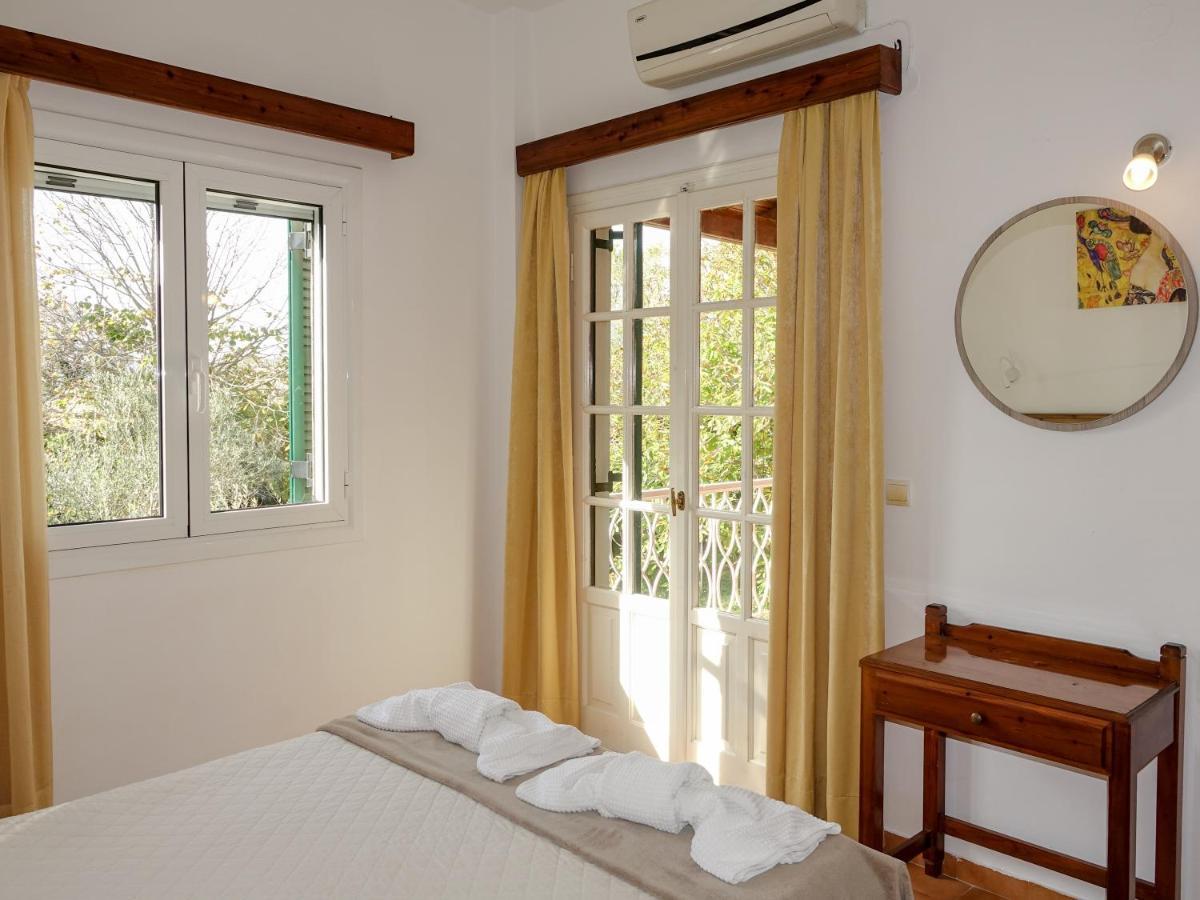 Villa Leda Karousádes 외부 사진